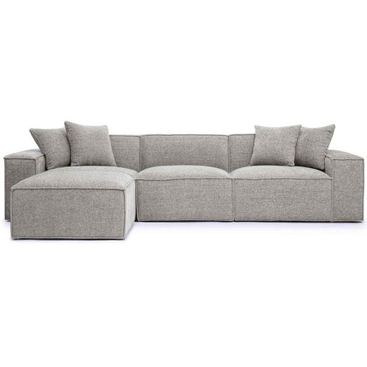 Sofa tapicerowana o zaokraglonej formie z naturalnym charakterem w odcieniu szarosci
